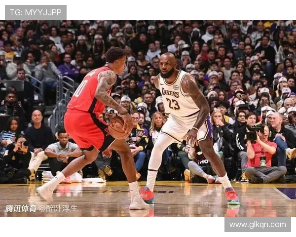 詹姆斯带领湖人逆转强敌西部格局再起波澜季后赛竞争进入白热化阶段