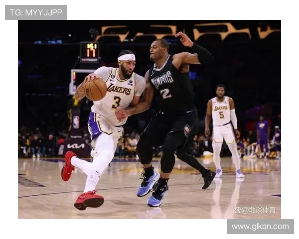 詹姆斯砍下三双带领湖人轻取勇士 莫兰特复出灰熊迎来胜利