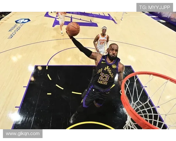 詹姆斯领衔湖人三连胜东契奇爆发独行侠终结连败